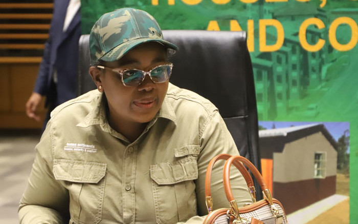 Kubayi a licencié son directeur adjoint de retour au travail après une autre décision de justice cinglante