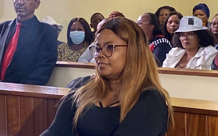 Une femme du KZN accusée du meurtre de son mari policier abandonne sa demande de libération sous caution