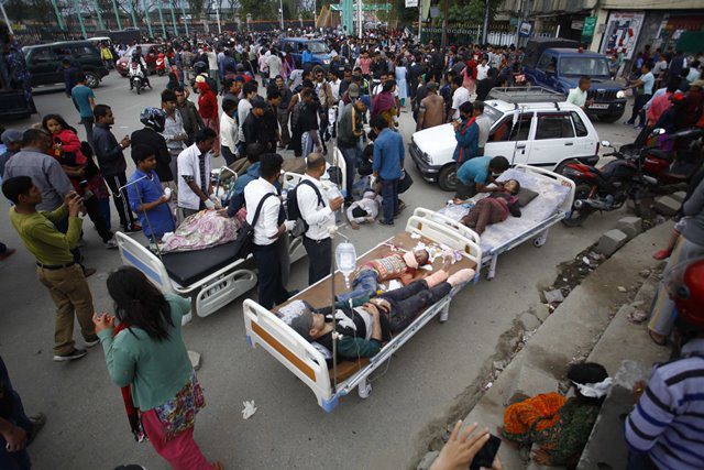 Injured people receive medical treatment after an earthquake in Kathmandu, capital of Nepal, on April 25, 2015. Death toll in Nepal climbed to 711, the country