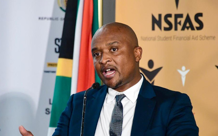 Le PDG de NSFAS, Andile Nongogo, licencié en raison de problèmes informatiques et de retards de paiement