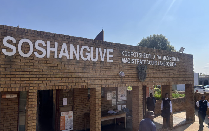 Les prétendus vendeurs de muffins spatiaux de Soshanguve se voient refuser la libération sous caution