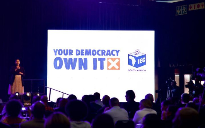 La CEI dépasse son objectif d'inscription d'un million d'électeurs