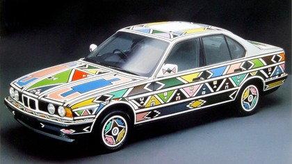 L’emblématique Esther Mahlangu BMW 525i rentrera à la maison après 32 ans |