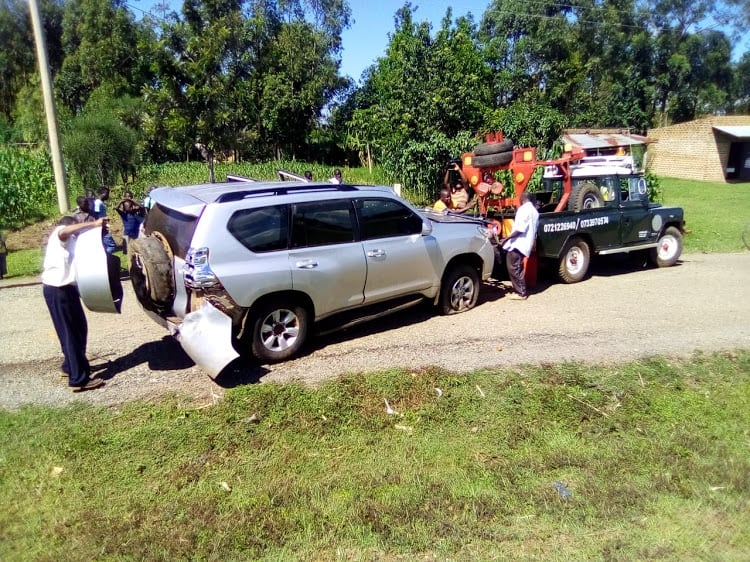 Kakamega : un officier supérieur de la police décède alors que son voltigeur entre en collision frontale avec Prado