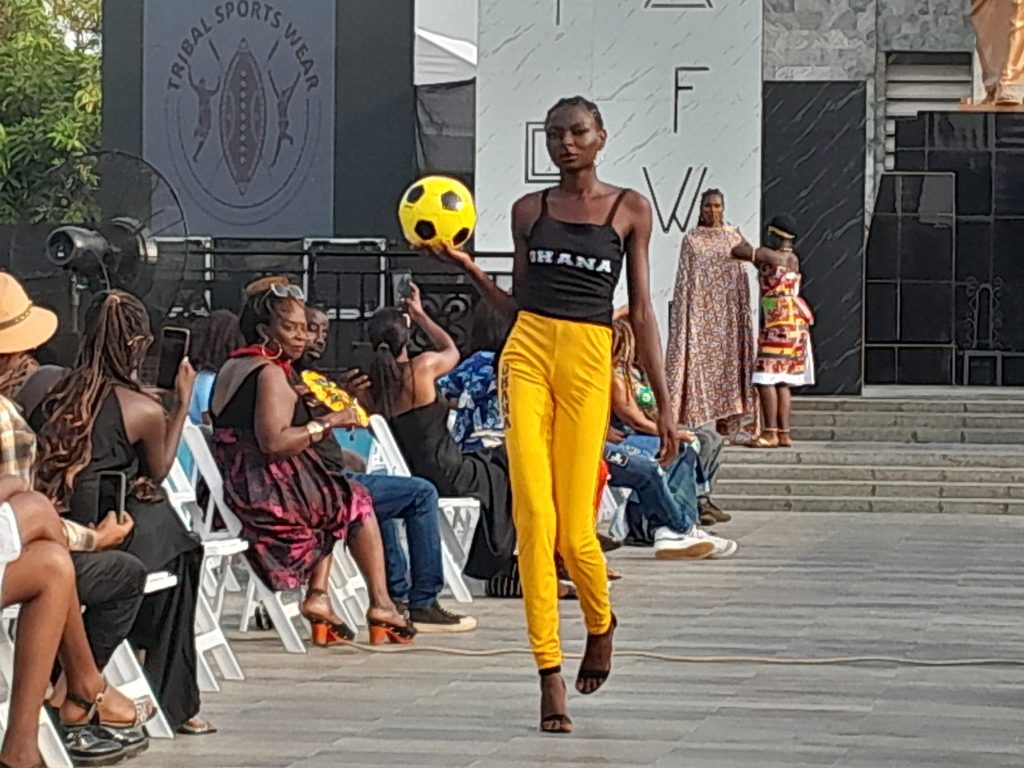 Kustom Looks Clothier vole la vedette au 10ème festival de la Fashion Week d'Accra