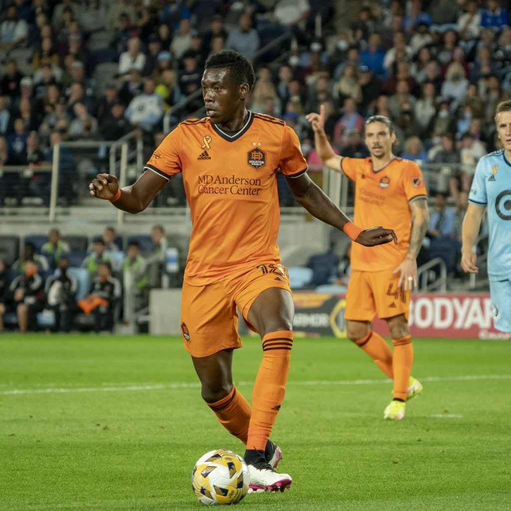 La star des Warriors Hadebe se sépare du Houston Dynamo de la MLS