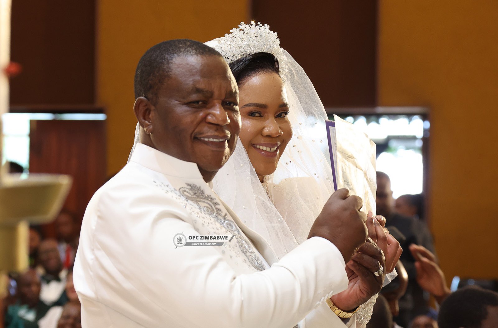 IMAGES : Le vice-président Chiwenga se marie lors d'une somptueuse cérémonie ;  l'ancienne Première dame Grace Mugabe parmi les invités