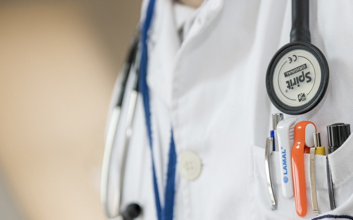 Crise du chômage dans le secteur de la santé due à une mauvaise planification et à la corruption du gouvernement