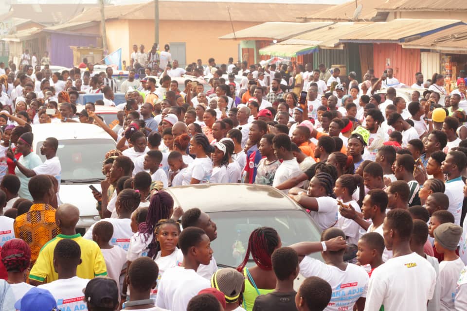 Des Milliers De Personnes Rejoignent La Grande Marche Du Candidat Parlementaire Indépendant D’Atiwa Est à Anyinam