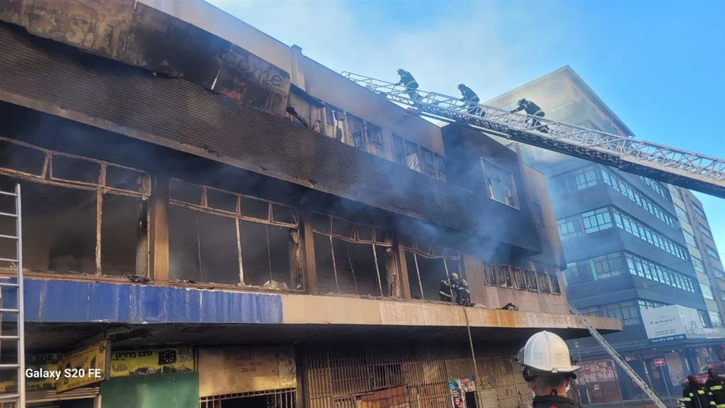 REGARDER : Deux Zimbabwéens parmi les victimes des incendies de Johannesburg ;  ambassade contactée