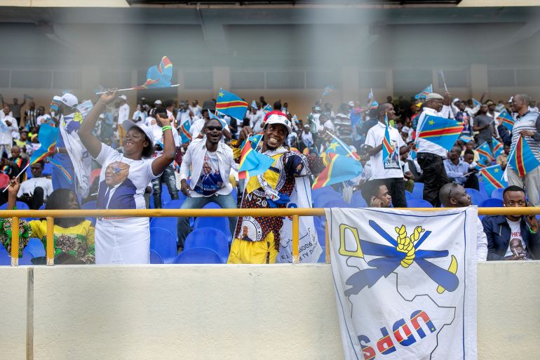 Les partisans du président de la République démocratique du Congo, Félix Tshisekedi, se rassemblent avant son investiture au Stade des Martyrs de Kinshasa, le 20 janvier 2024. (Photo d'Arsene MPIANA MONKWE / AFP)