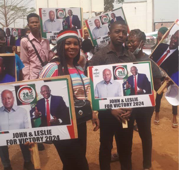 Les membres du TEIN exhortent Mahama à choisir Leslie comme colistière