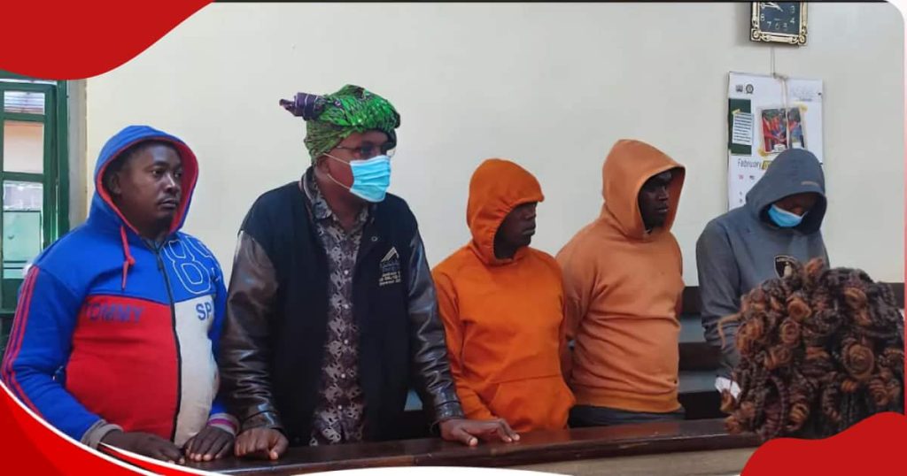 Kirinyaga : 4 policiers accusés d'avoir volé et vendu de la bière illicite qui a tué 17 personnes interpellés