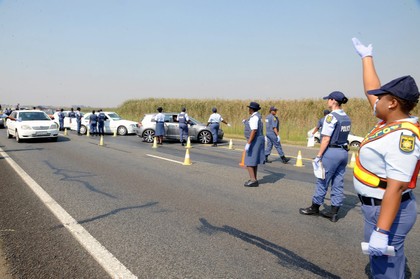 Trois véhicules volés à Gauteng ont été interceptés au poste frontière de Beitbridge, quatre personnes arrêtées |