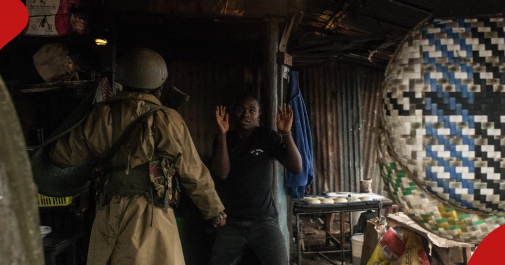 Une policière volée son pistolet sous la pointe d'une arme à feu à Githurai