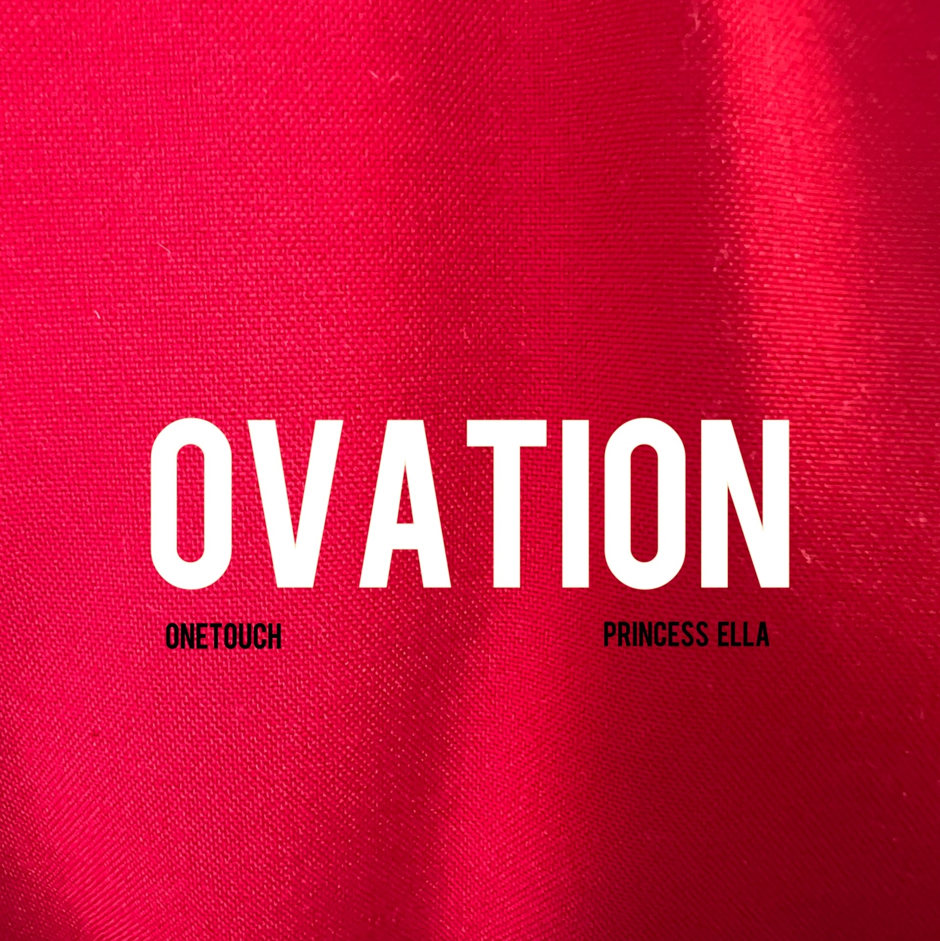 Ovation à l'échelle Ovation à l'échelle