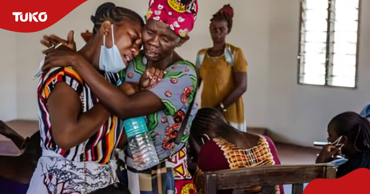 Les larmes coulent à flots alors que les familles identifient leurs proches morts dans le massacre religieux de la forêt de Shakahola