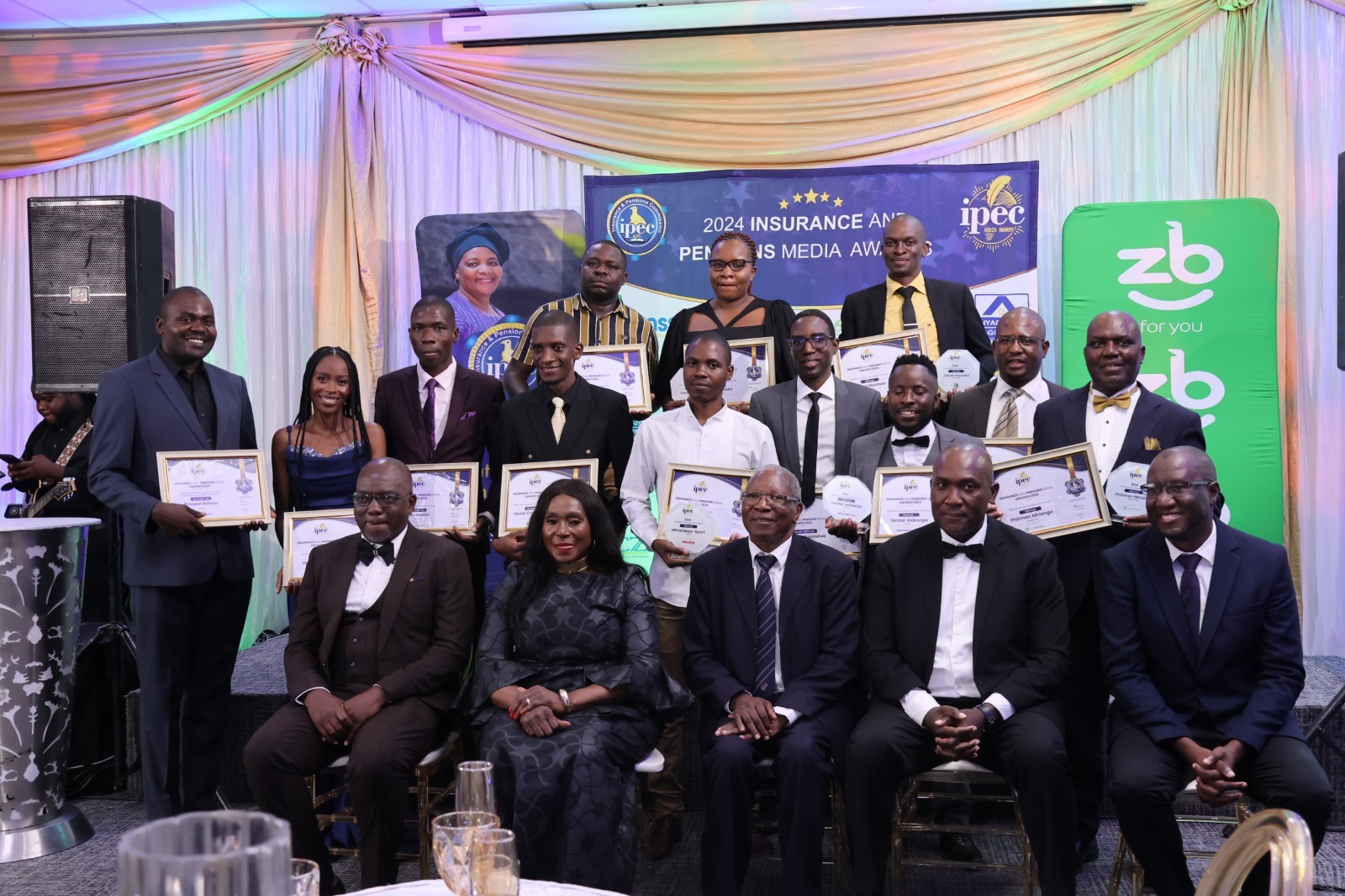 Un journaliste de NewZim.com remporte le prix d'excellence des médias |