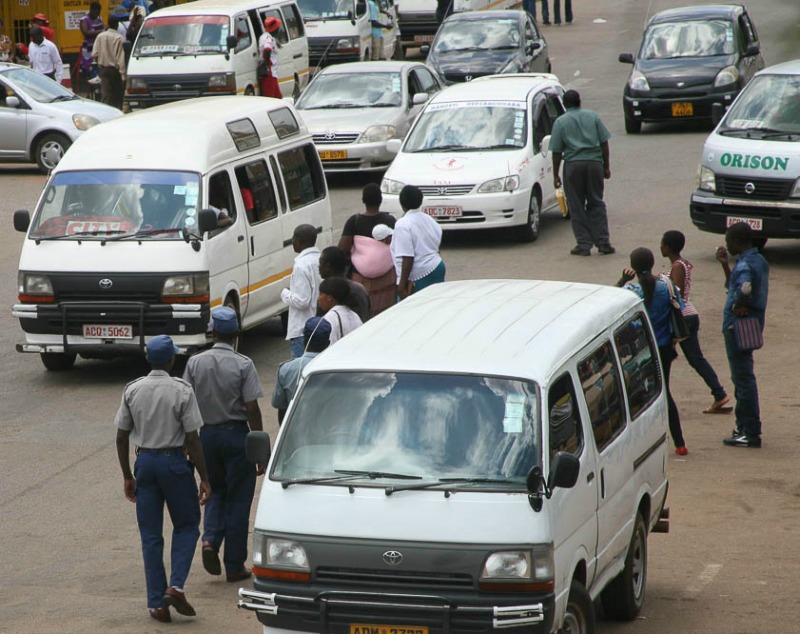 La répression contre les taxis pirates a touché 1 300 chauffeurs et rabatteurs dans tout le pays ;  une mesure visant à restaurer la santé mentale dans les villes