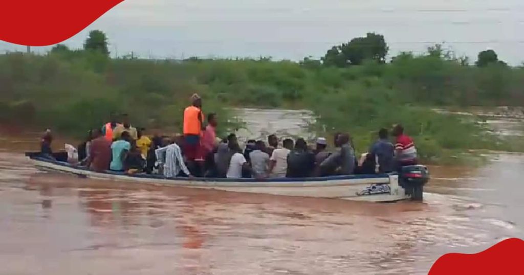 Une vidéo montrant un bateau transportant plus de 40 passagers chavirant dans la rivière Tana apparaît