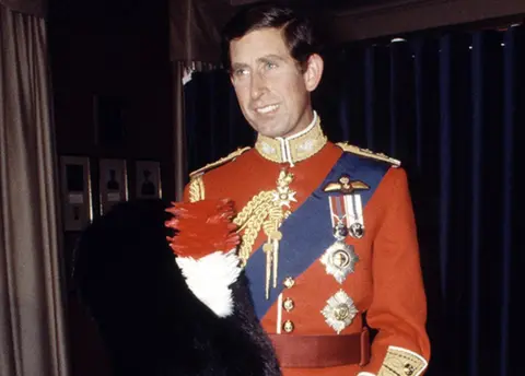 Shutterstock Le prince Charles a été nommé colonel régimentaire des Welsh Guards dans les années 1970.
