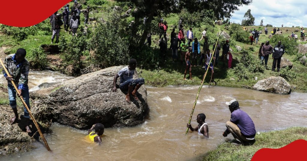 Un homme de Kirinyaga se noie dans une rivière gonflée alors que les habitants regardent, impuissants : « Je ne pouvais rien faire »