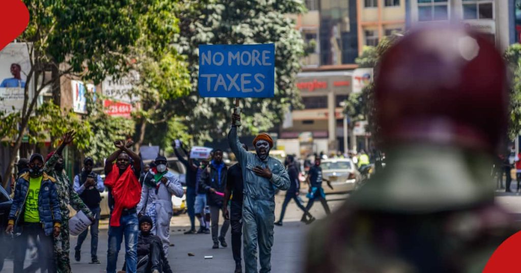 Une vidéo d'un policier courant pour se mettre en sécurité dans la Sainte Basilique pendant les manifestations apparaît