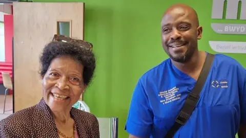 Conseil de santé de l'université de Swansea Bay Gondai Dhliwayo et Agnes Musikavanhu