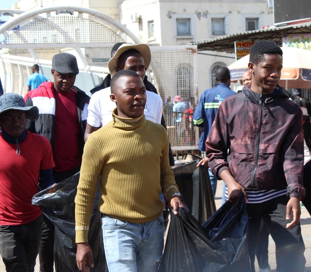 Le syndicat des étudiants milite pour le nettoyage des saletés dans le gouvernement de Mnangagwa, pas seulement pour le balayage des rues |