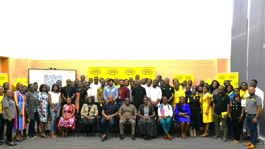 Mtn Team And Participants In A Group Picture