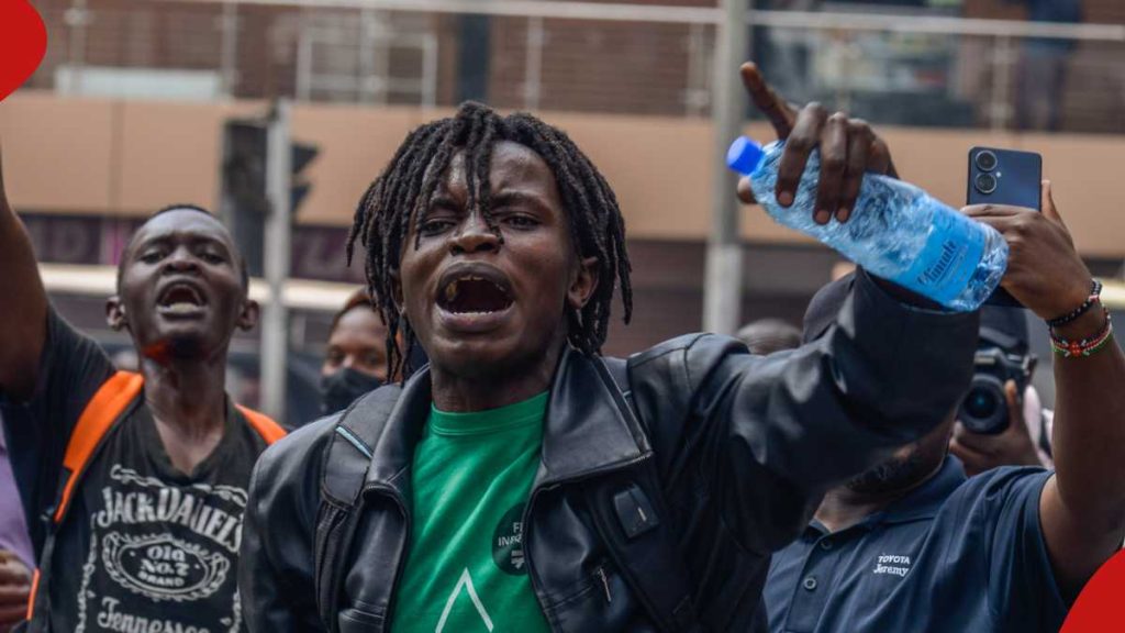 Tollé à Kakamega après que la police ait lancé des gaz lacrymogènes dans une école lors de manifestations : « Inacceptable »