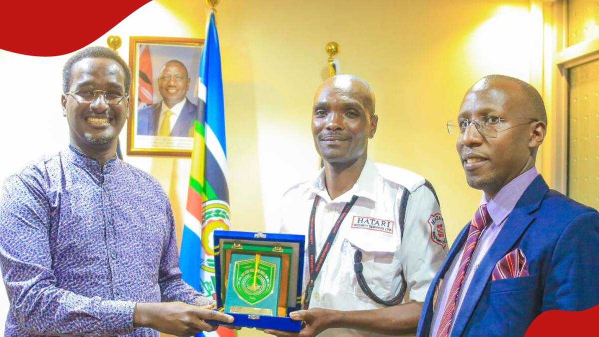 Un agent de sécurité qui aurait été licencié pour avoir protégé des manifestants a été réintégré et récompensé par une prestigieuse récompense