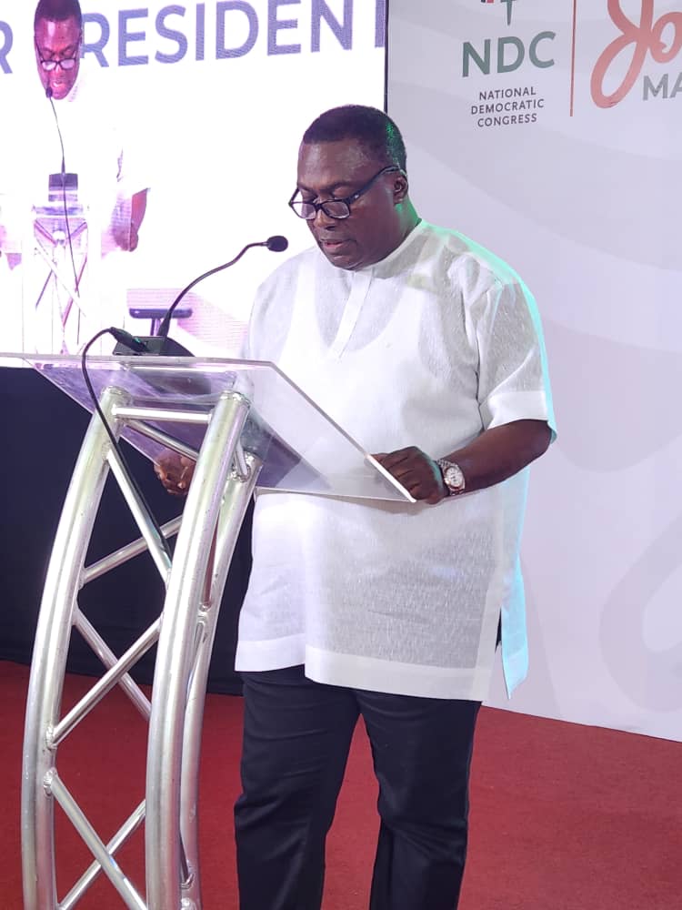 Le menteur le plus décoré du Ghana choisit le numéro un sur le bulletin de vote --- HORACE ANKRAH
