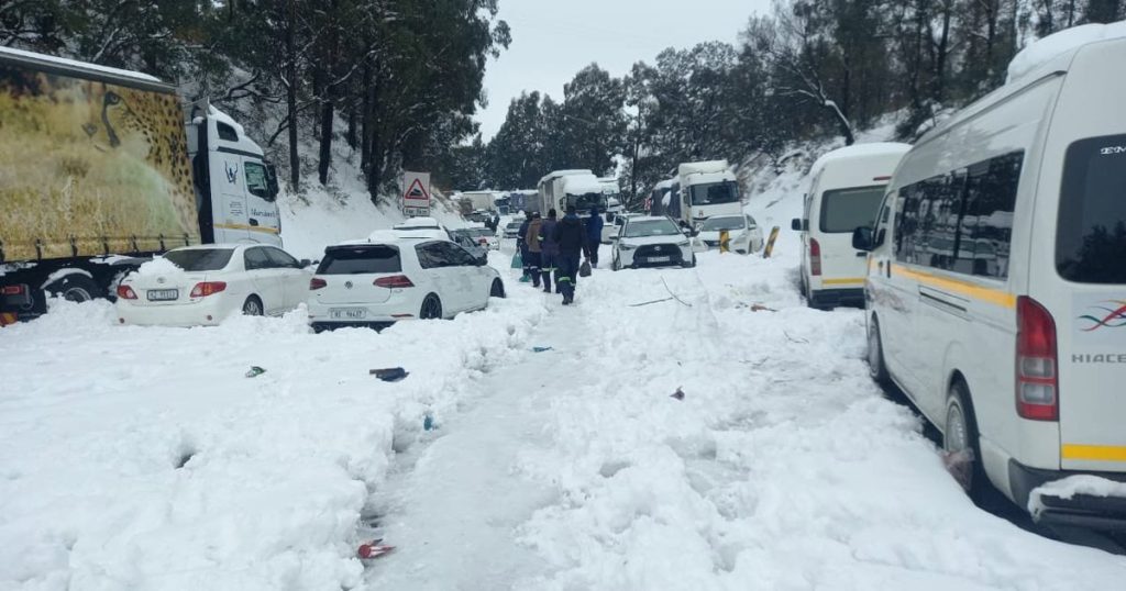 Les opérations de nettoyage se poursuivent au KZN après la neige, selon le gouvernement provincial