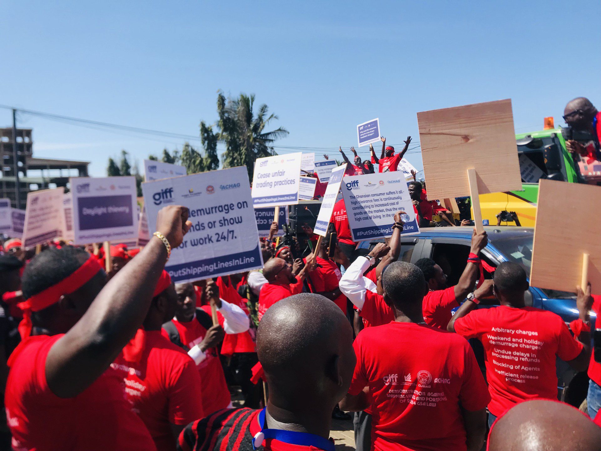 Les transitaires demandent des mesures : Ultimatum de 14 jours aux compagnies maritimes concernant la hausse des tarifs