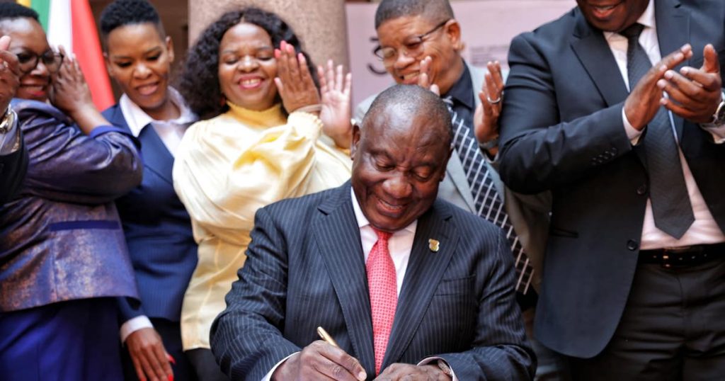 Ramaphosa signe officiellement le projet de loi BELA