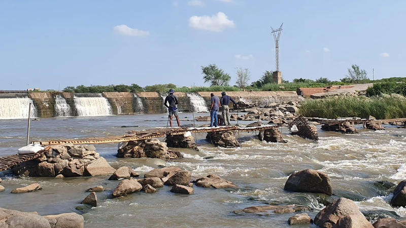 Makeshift bridge used by illegal immigrants to enter South Africa destroyed