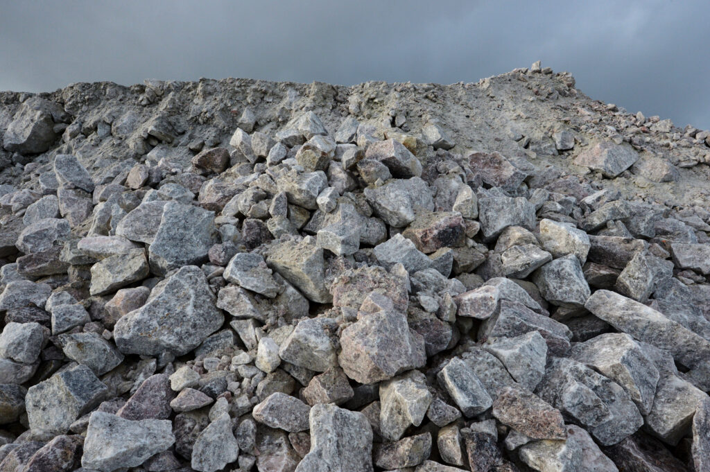 Zimbabwe relaxes lithium processing rules amid price slump