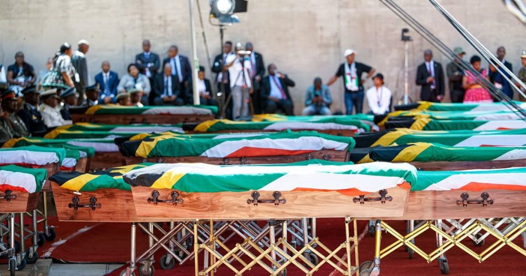 Ramaphosa révèle que l'ancien SG Duma Nokwe de l'ANC a été exhumé, portant toujours un foulard de fête