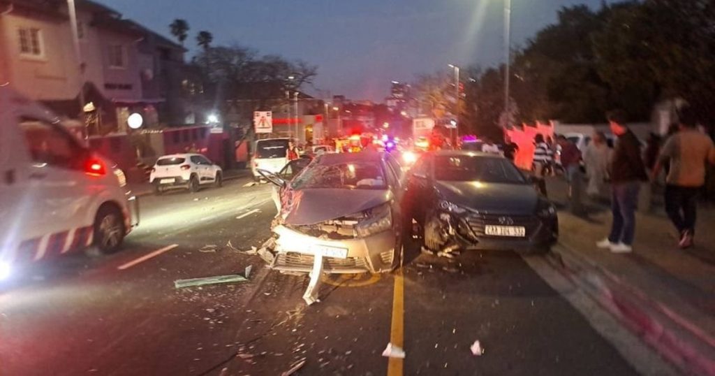 Un camion de ciment provoque un énorme carambolage et endommage 17 voitures
