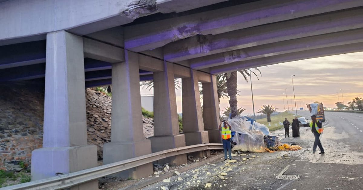 Un chauffeur de camion qui a percuté le pont CT pour comparaître pour la première fois devant le tribunal