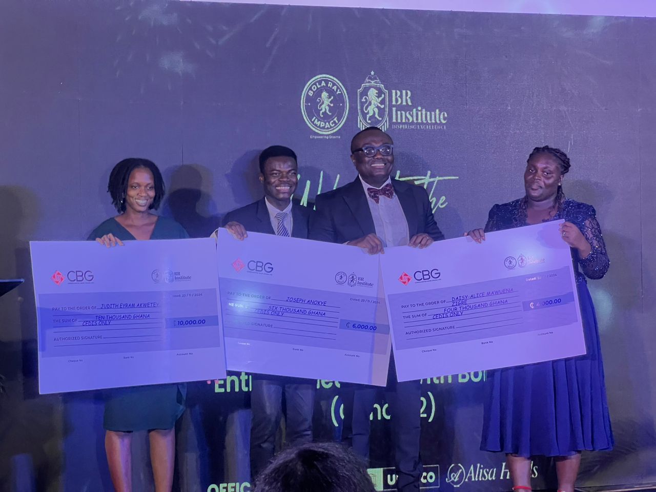 Bola Ray récompense l'entrepreneuriat : un diplômé remporte un iPhone 16 lors de la cérémonie de la deuxième cohorte