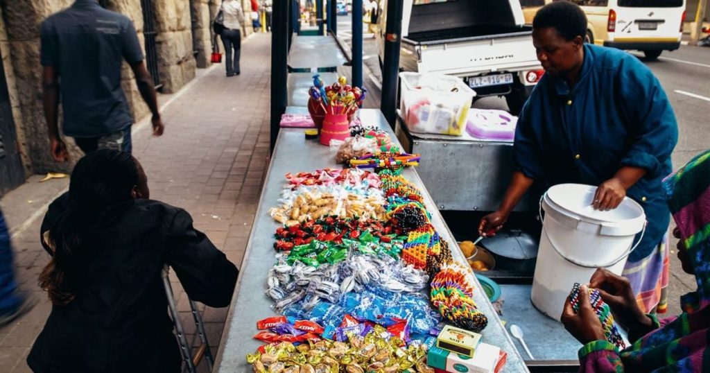 « Ce n'est pas comme d'habitude. Le secteur informel des entreprises doit être bientôt réglementé » – Small Business Institute