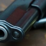 Deux hommes armés auraient été arrêtés après avoir touché Lifman