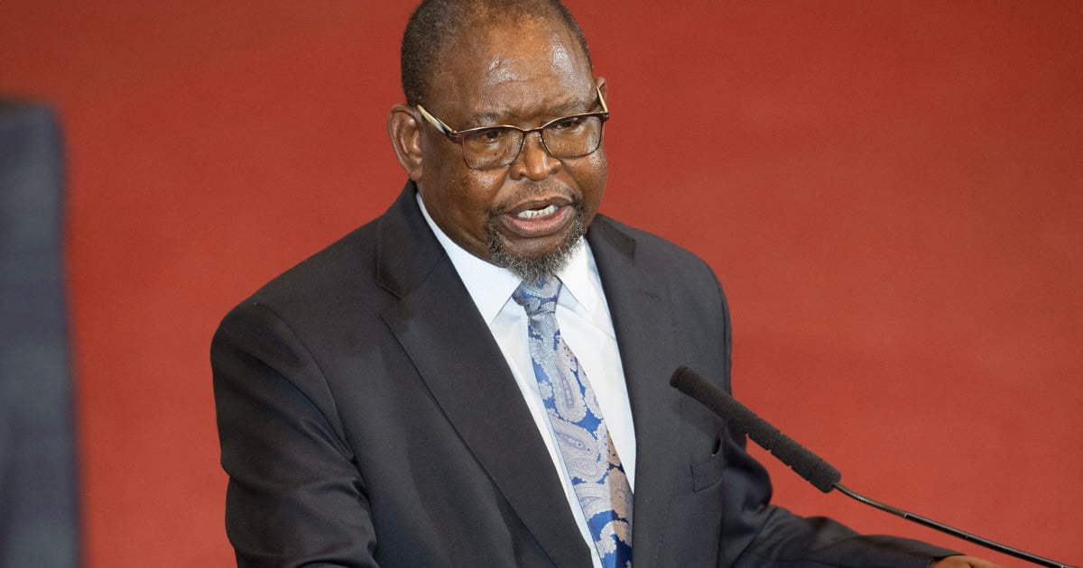 Godongwana rend hommage à Gordhan, Mboweni et Mdladlana