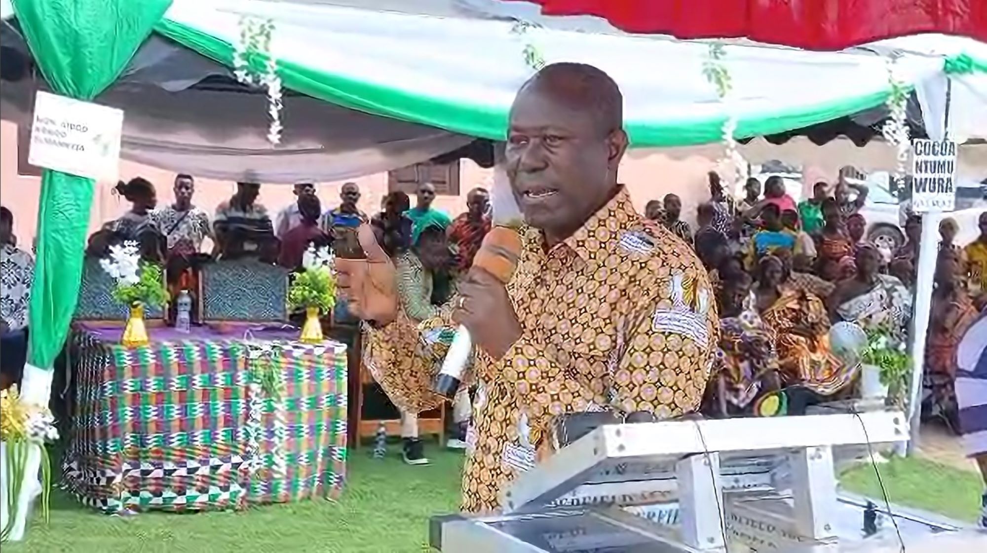 Le PDG du Cocoa Board exhorte les agriculteurs à adopter des techniques de taille