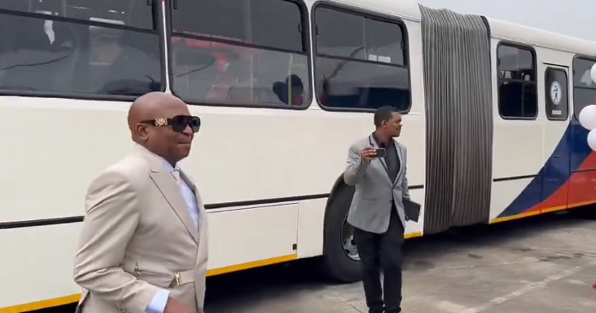 Les tensions éclatent lors de la réunion de Rea Vaya alors que les propriétaires de taxi forcent Joburg Transport MMC Kunene à partir