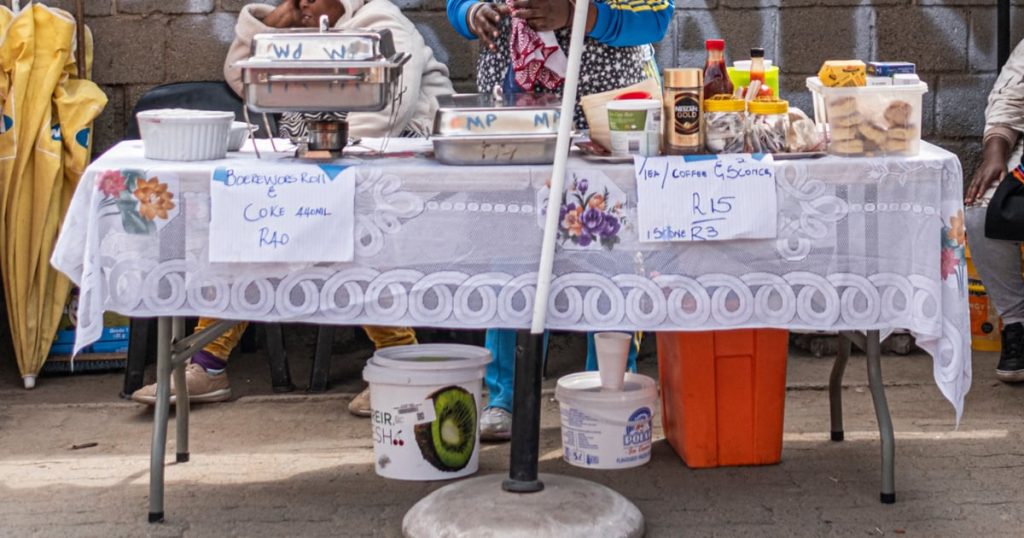 Les vendeurs critiquent l'interdiction du Gauteng Edu Dept de vendre de la nourriture dans les écoles
