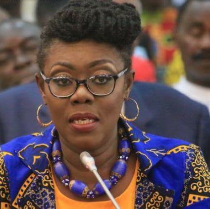 Ursula Owusu accusée d'avoir réclamé du crédit pour un projet de drainage d'église