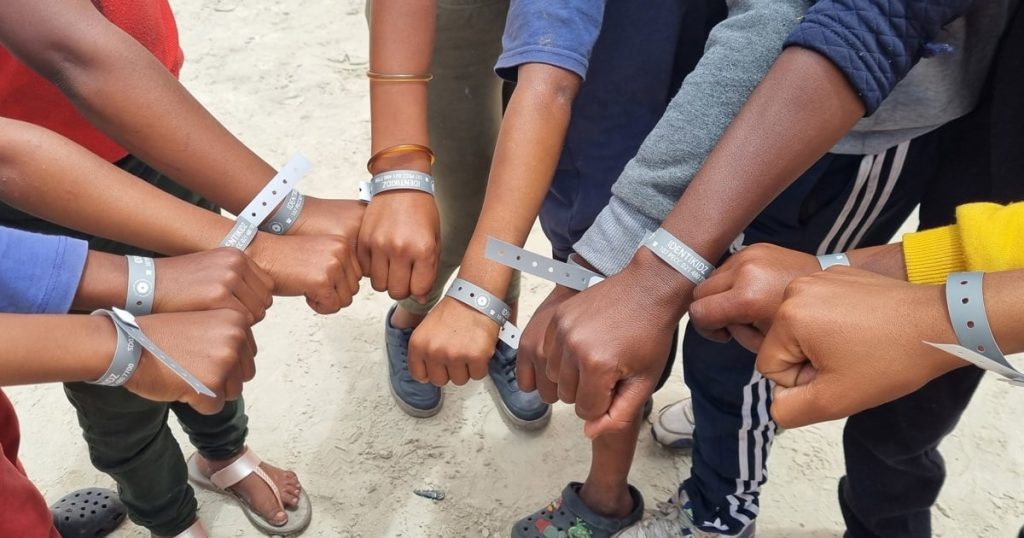 169 enfants réunis avec leurs familles